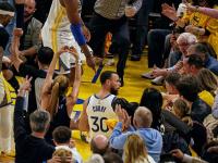 南宫-包含库里连续三场比赛得分超过惊险取胜，切尔西挑战极限！的词条